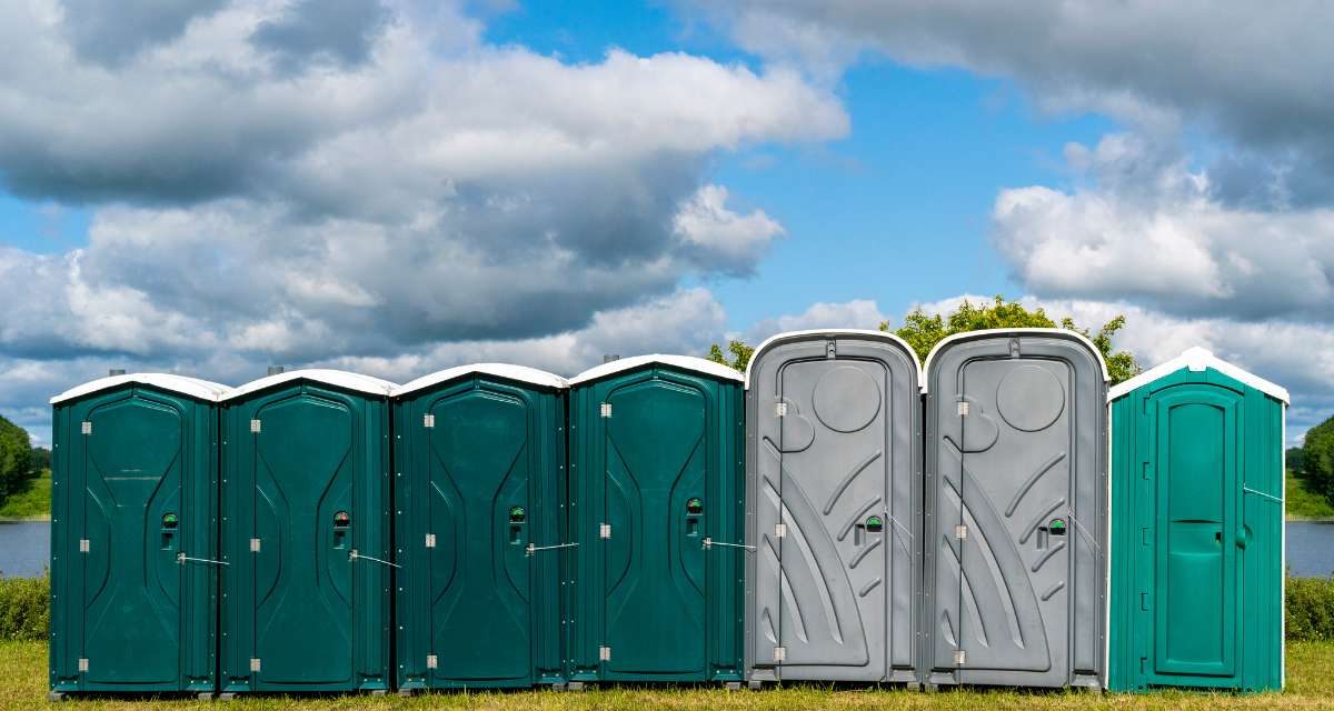 alugel-de-banheiro-quimico-em toda-minas-gerais aluguel de banheiro químico, cabine standard, vip, luxo, pne é com a BQBH equipe por região e cidades mineiras.