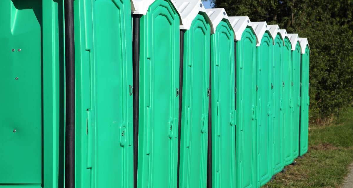 alugel-de-banheiro-quimico-em toda-minas-gerais aluguel de banheiro químico, cabine standard, vip, luxo, pne é com a BQBH equipe por região e cidades mineiras.