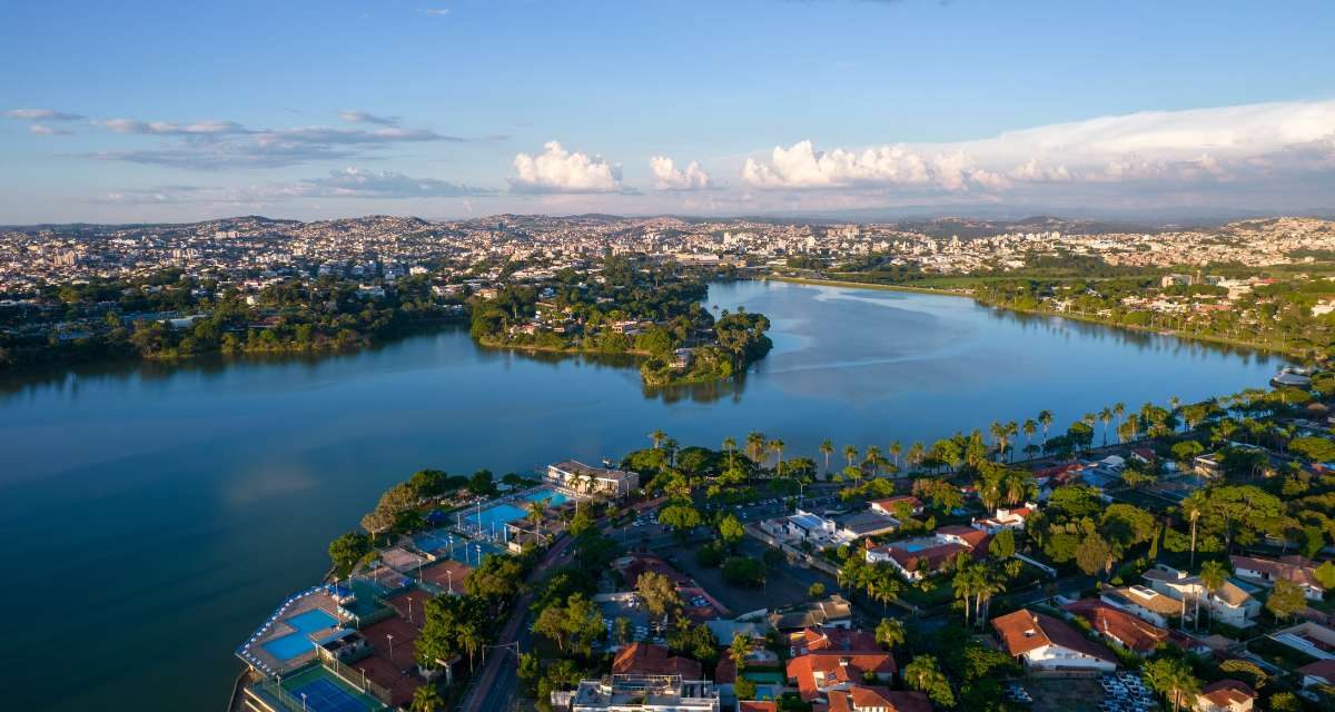 aluguel de banheiro químico, cabine standard, vip, luxo, pne é com a BQBH equipe por região e cidades mineiras.